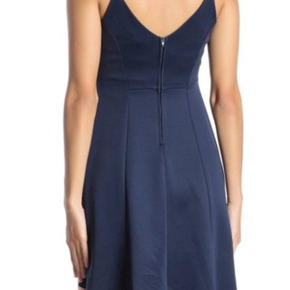 Love, Nickie Lew V-Neck Navy Envelope Hem Dress NWT, Size Small - Picture 3 of 9